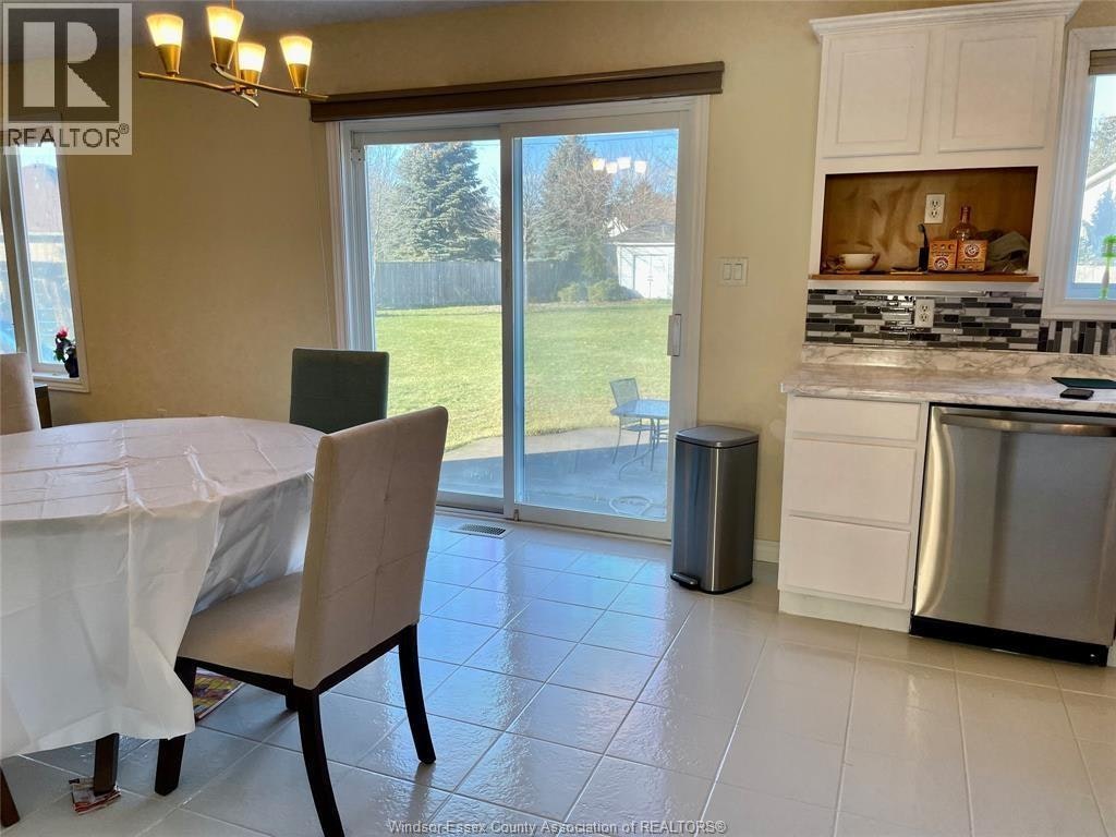 729 Donjon Court, Windsor, ON, N9G 2W3 - 3