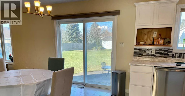 729 Donjon Court, Windsor, ON, N9G 2W3 - 3