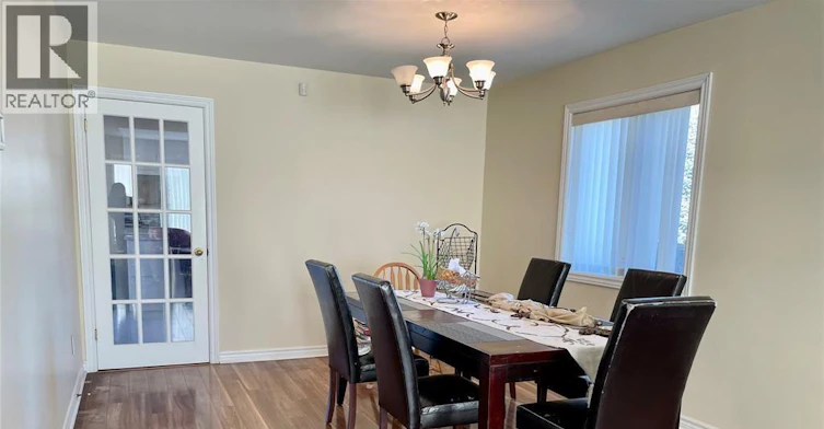 729 Donjon Court, Windsor, ON, N9G 2W3 - 4