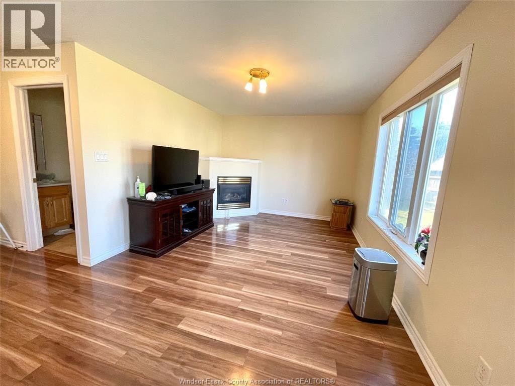 729 Donjon Court, Windsor, ON, N9G 2W3 - 8
