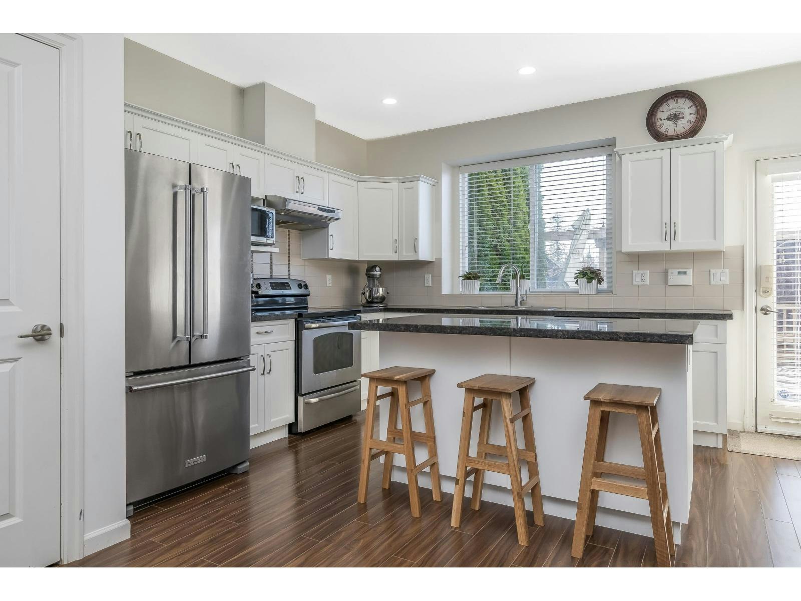 20854 72 Avenue, Langley, BC, V2Y 0J1