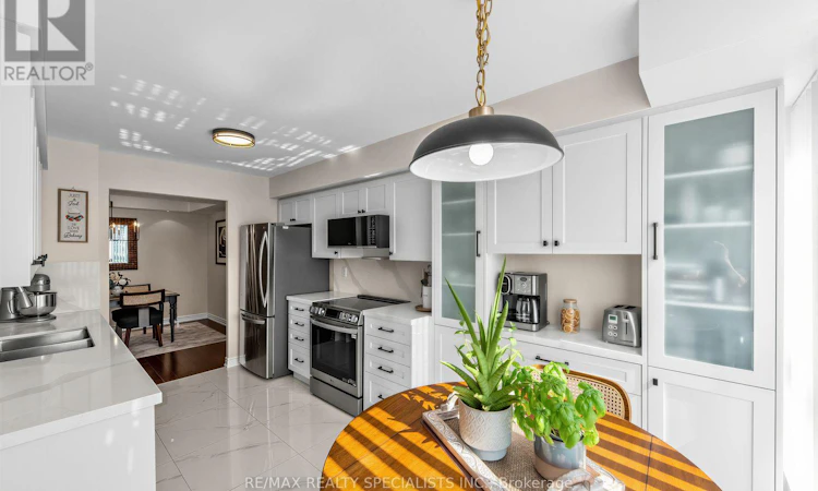 1005-2585 Erin Centre Boulevard
