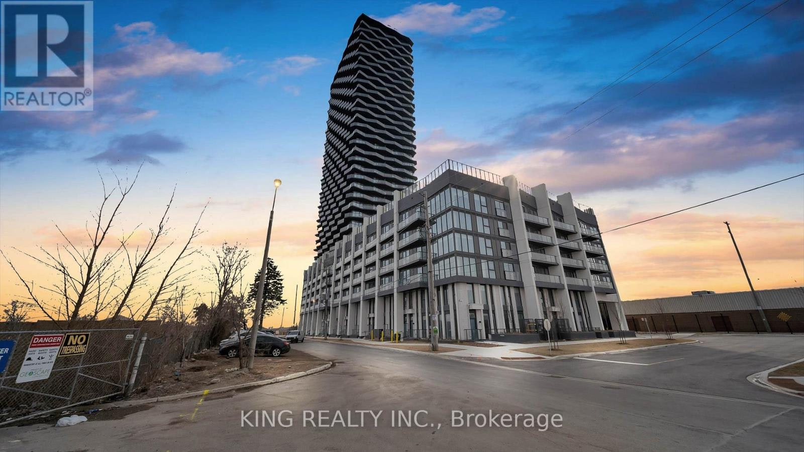 515-36 Zorra Street, Toronto, ON, M8Z 0G5