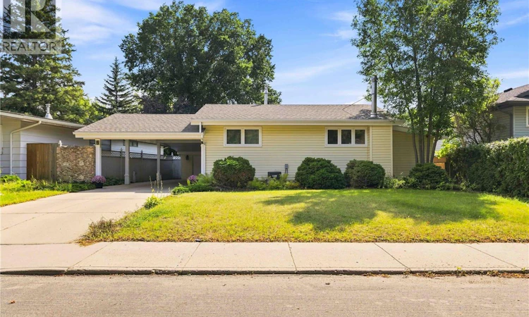 6 Murphy Crescent