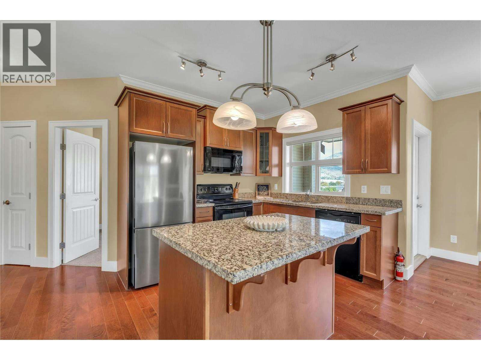 401-240 Wade Avenue, Penticton, BC, V2A 1T8 - 9