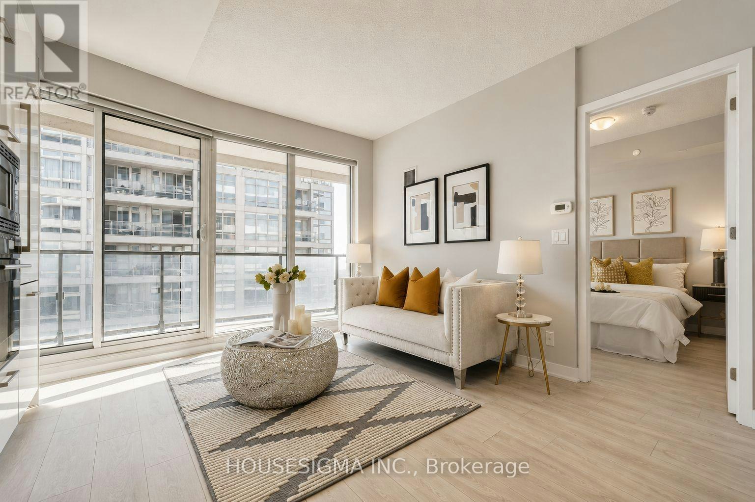 3705-2221 Yonge Street, Toronto, ON, M4S 2B4 - 4