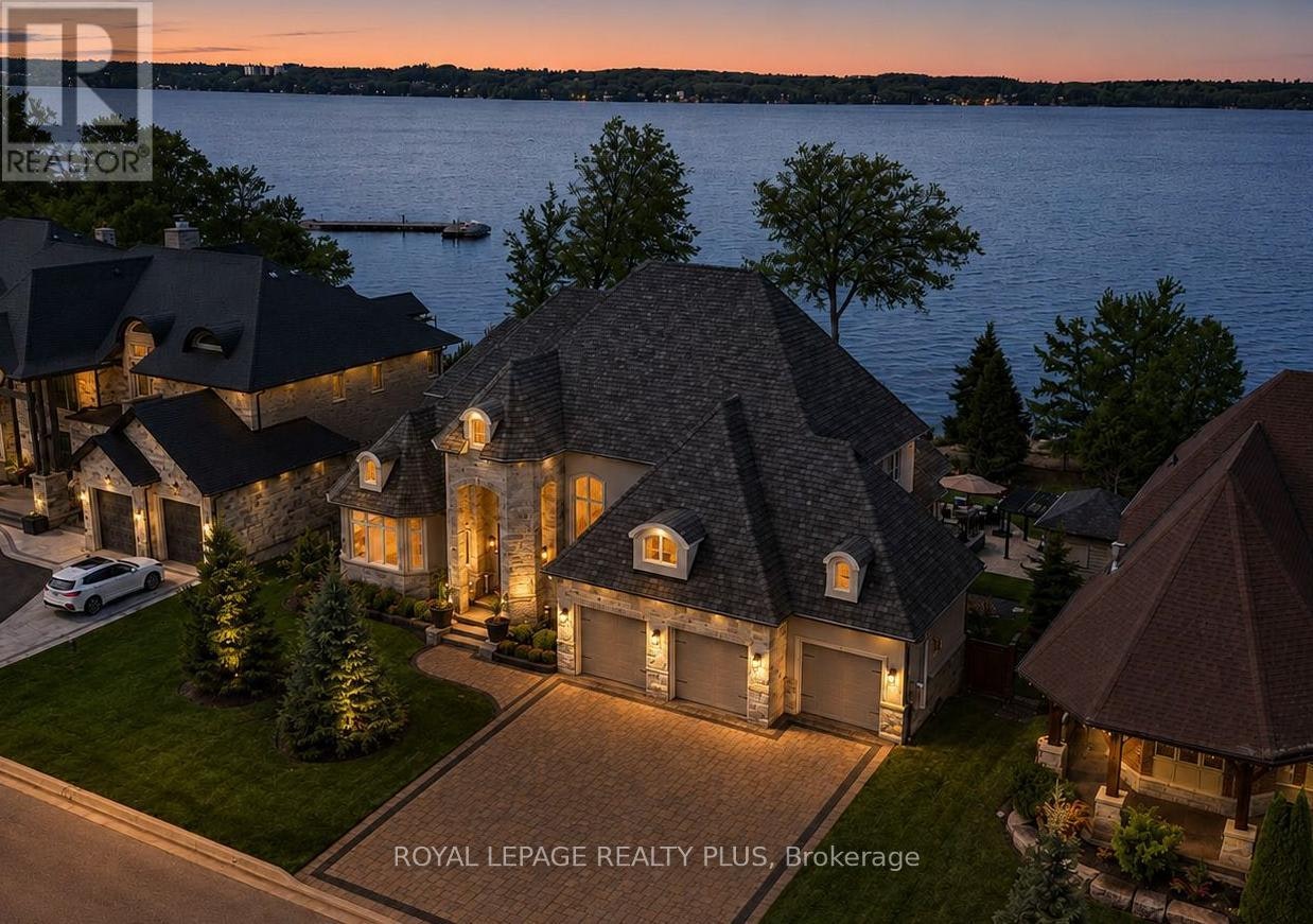 39 Plunkett Court, Barrie, ON, L4N 6M3