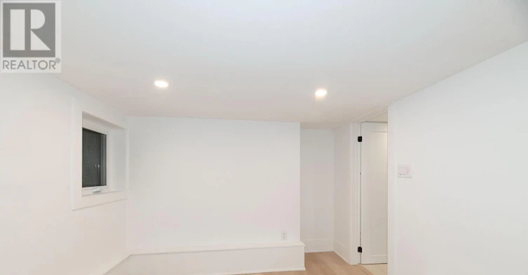LOWER-1105 Queen Street, Toronto, ON, M4M 1K7 - 6