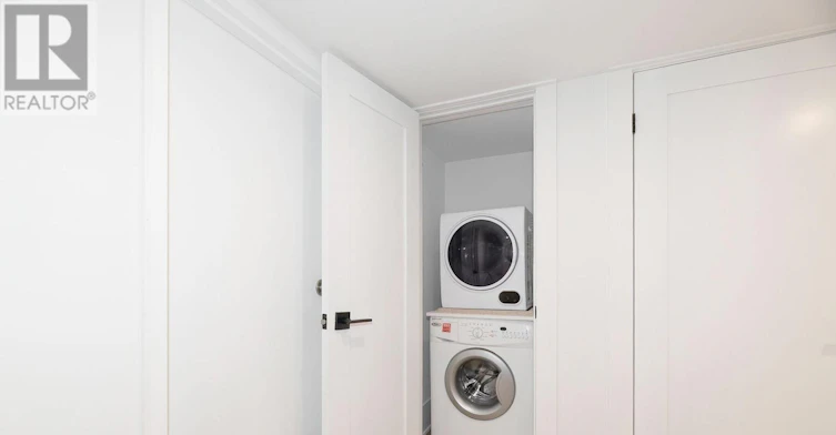 LOWER-1105 Queen Street, Toronto, ON, M4M 1K7 - 11