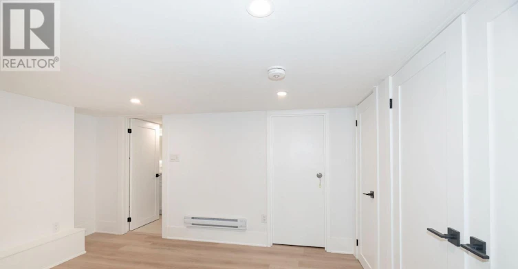 LOWER-1105 Queen Street, Toronto, ON, M4M 1K7 - 9