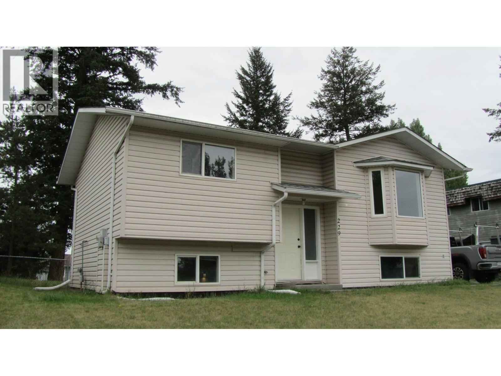 229 Elm Avenue, 100 Mile House, BC, V0K 2E0