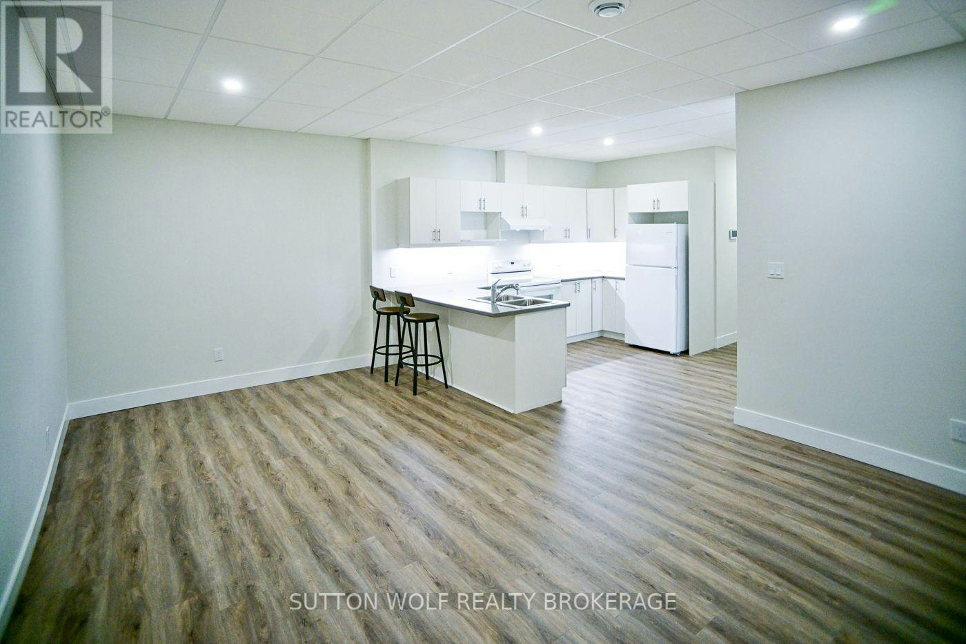 301-19 Centre Street W, Strathroy, ON, N7G 1Y5 - 15