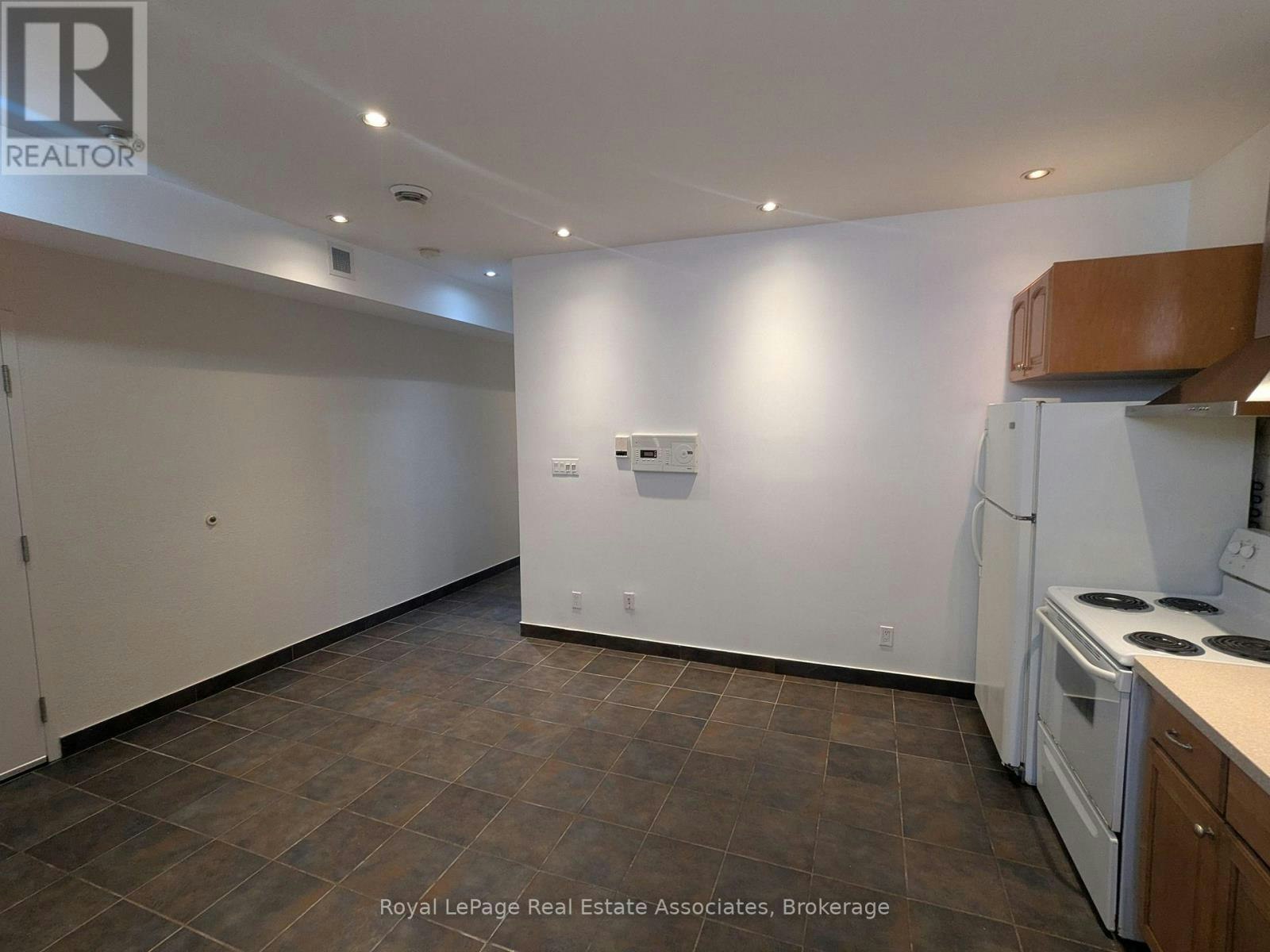 4-48 Mississauga Road N, Mississauga, ON, L5H 2H8 - 11