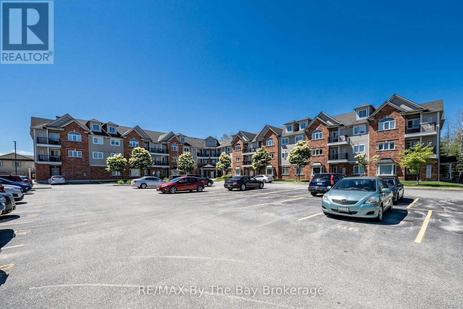 202-16 Westbury Road, Wasaga Beach, ON, L9Z 0B8