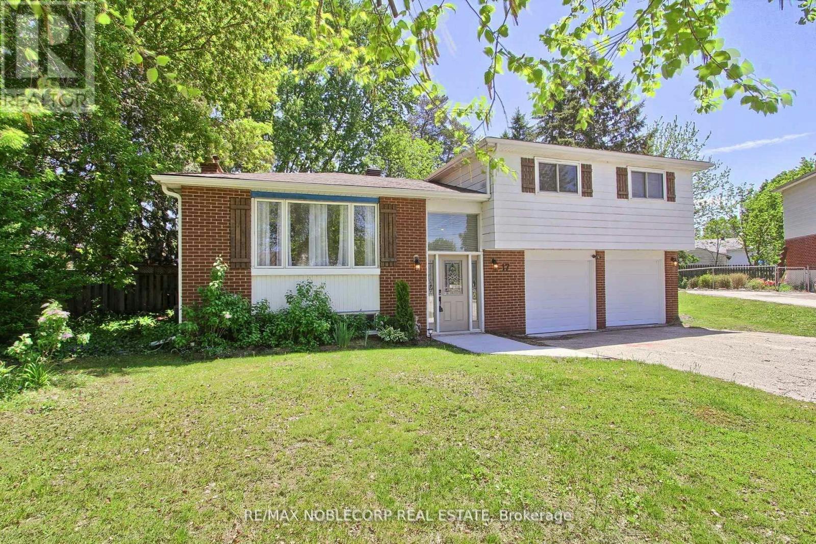 17 Larkdale Crescent, Essa, ON, L0M 1B0 - 4