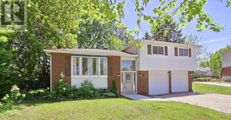 17 Larkdale Crescent, Essa, ON, L0M 1B0 - 4