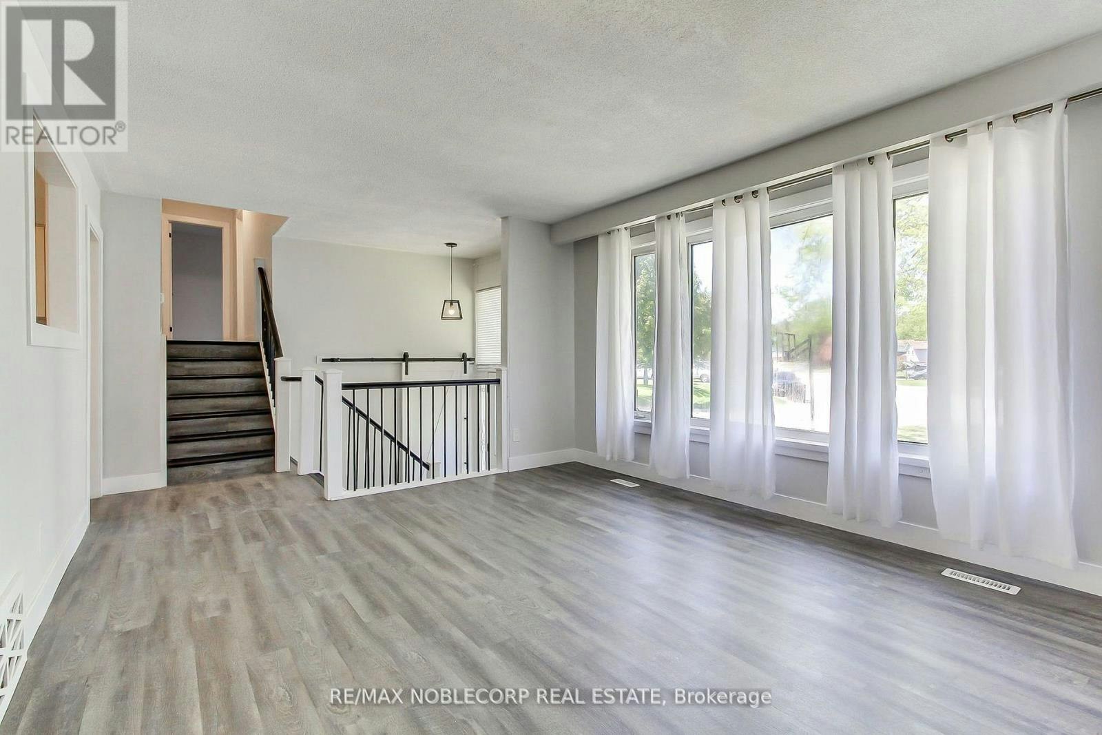 17 Larkdale Crescent, Essa, ON, L0M 1B0 - 13