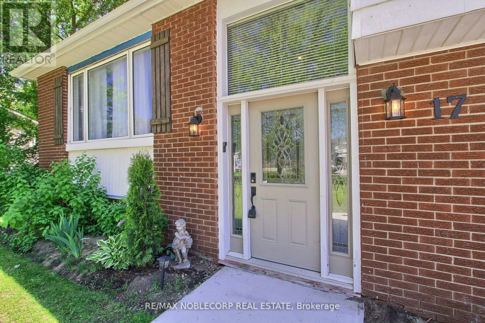 17 Larkdale Crescent, Essa, ON, L0M 1B0 - 7