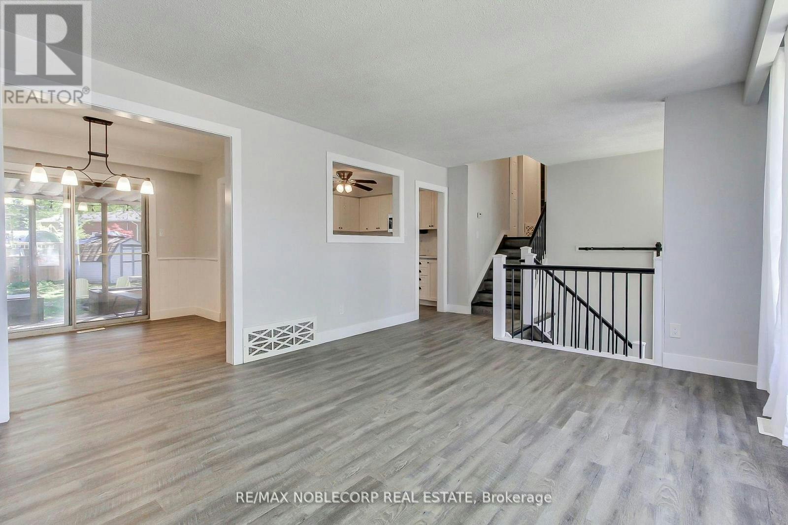 17 Larkdale Crescent, Essa, ON, L0M 1B0 - 12