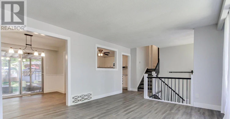 17 Larkdale Crescent, Essa, ON, L0M 1B0 - 12