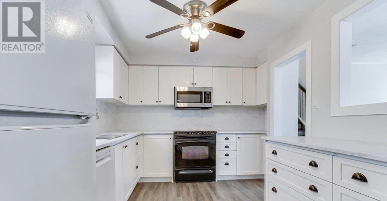17 Larkdale Crescent, Essa, ON, L0M 1B0 - 17