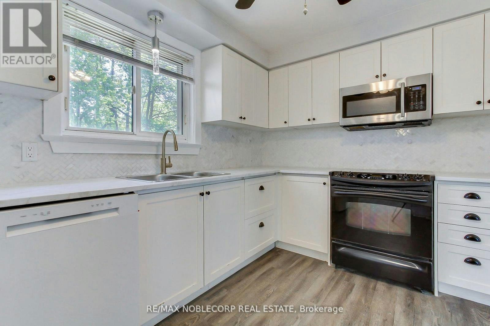 17 Larkdale Crescent, Essa, ON, L0M 1B0 - 19