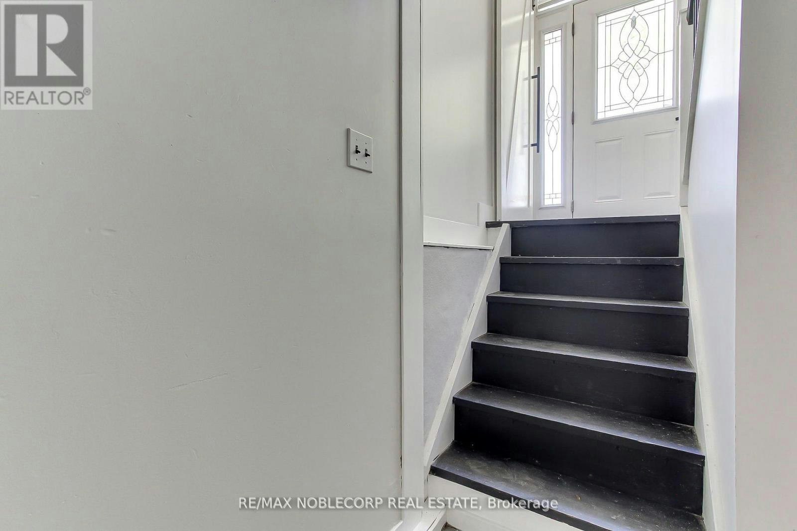 17 Larkdale Crescent, Essa, ON, L0M 1B0 - 32