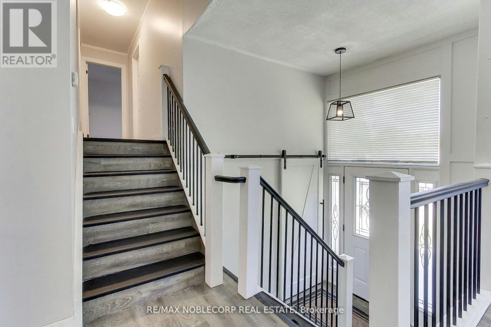17 Larkdale Crescent, Essa, ON, L0M 1B0 - 9