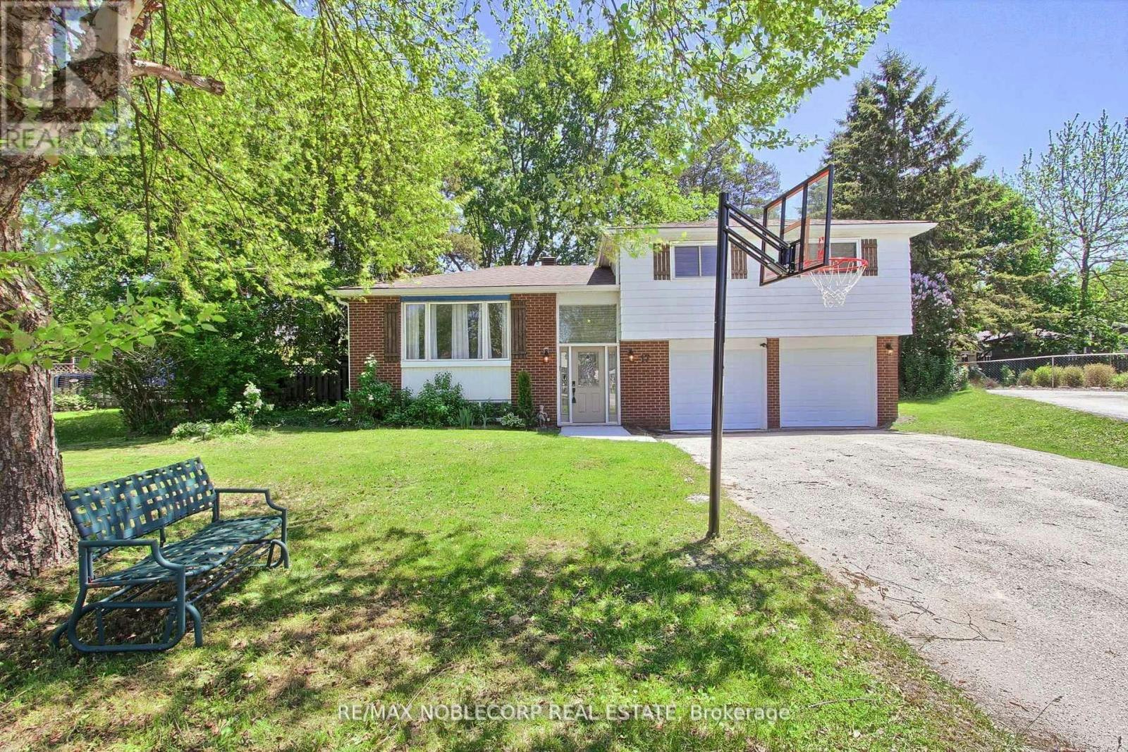 17 Larkdale Crescent, Essa, ON, L0M 1B0 - 3