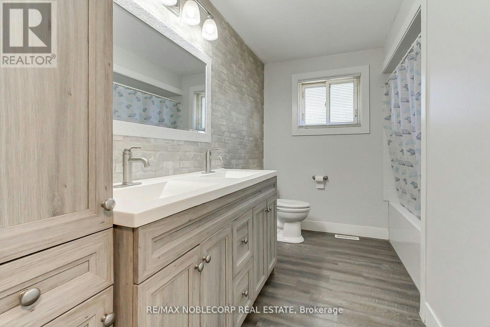 17 Larkdale Crescent, Essa, ON, L0M 1B0 - 29