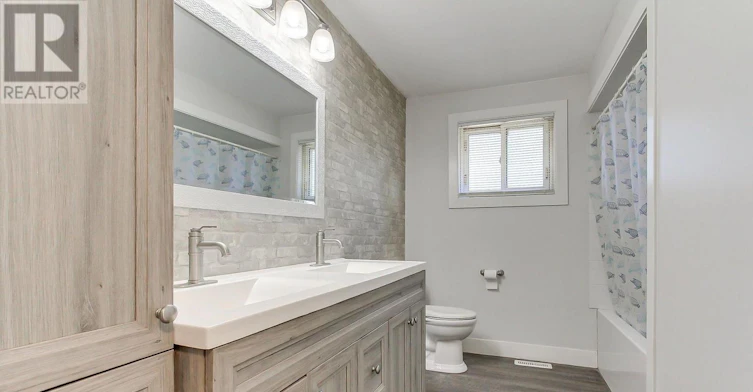 17 Larkdale Crescent, Essa, ON, L0M 1B0 - 29
