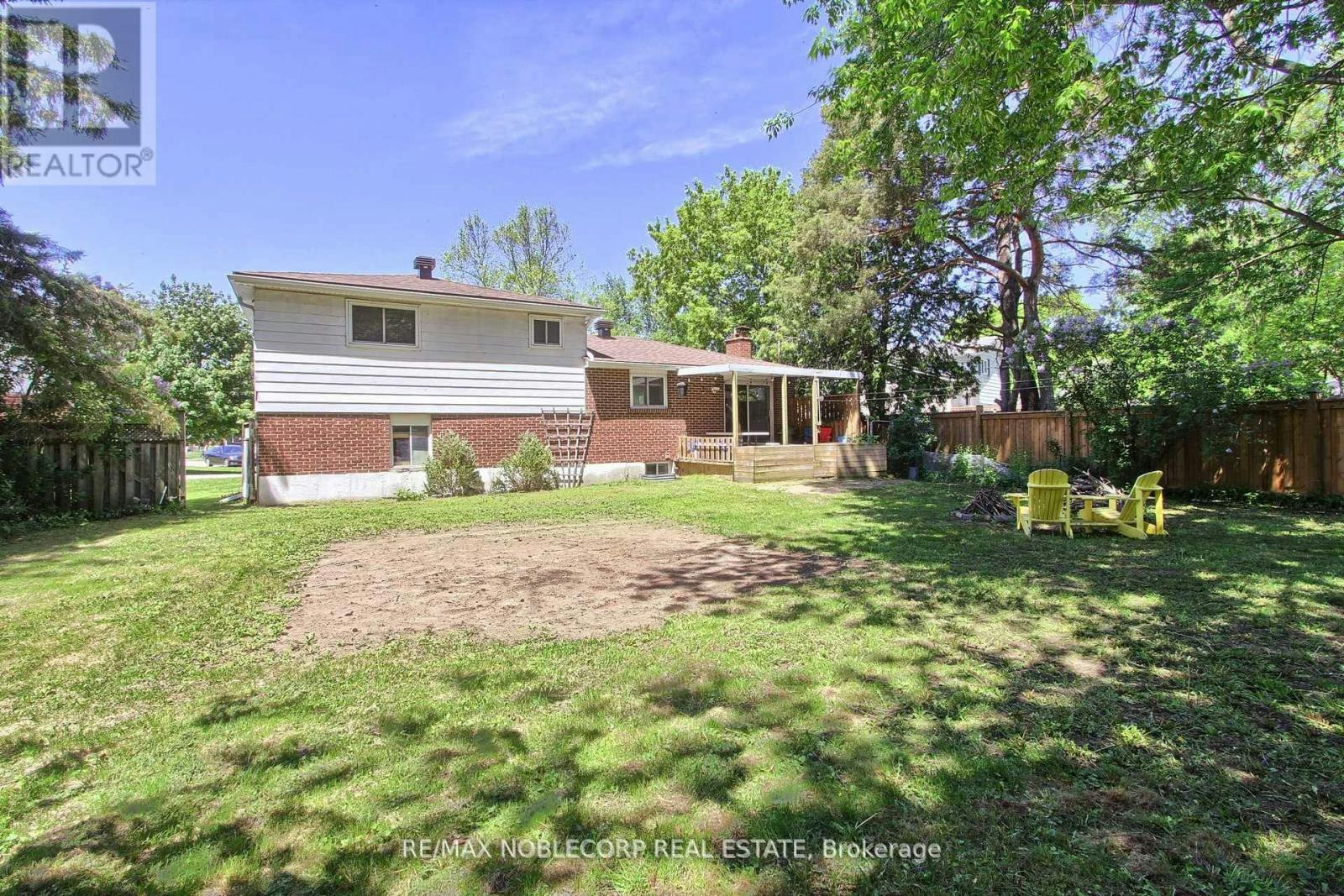17 Larkdale Crescent, Essa, ON, L0M 1B0 - 43
