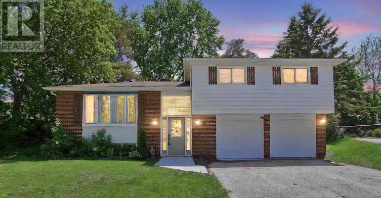 17 Larkdale Crescent, Essa, ON, L0M 1B0 - 2