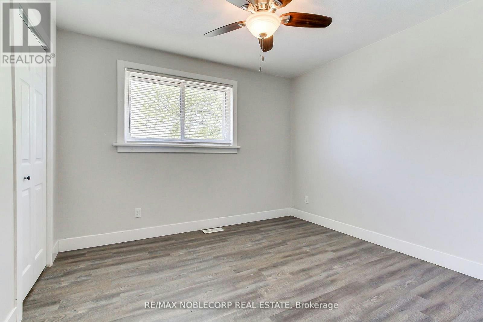 17 Larkdale Crescent, Essa, ON, L0M 1B0 - 28