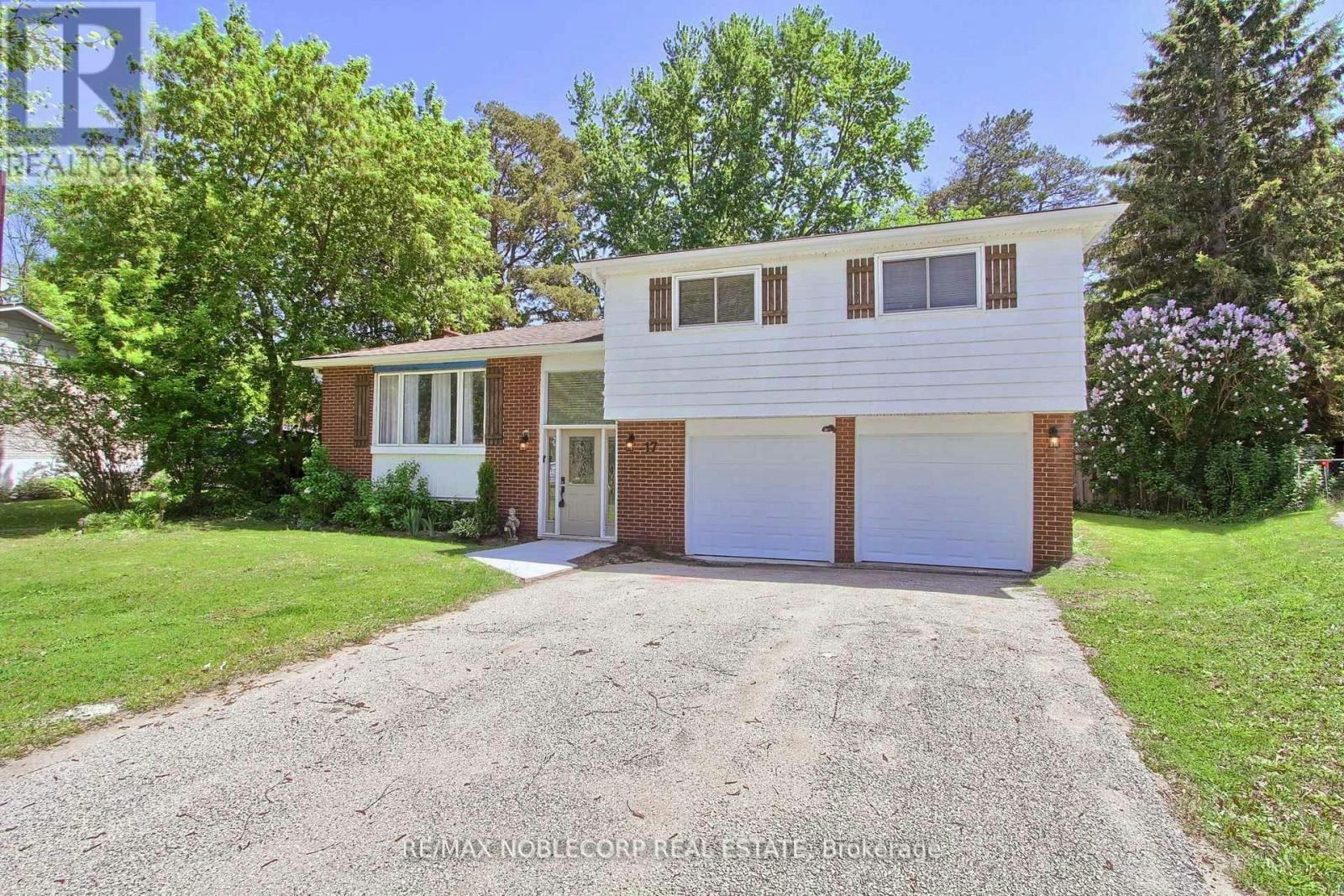17 Larkdale Crescent, Essa, ON, L0M 1B0 - 5