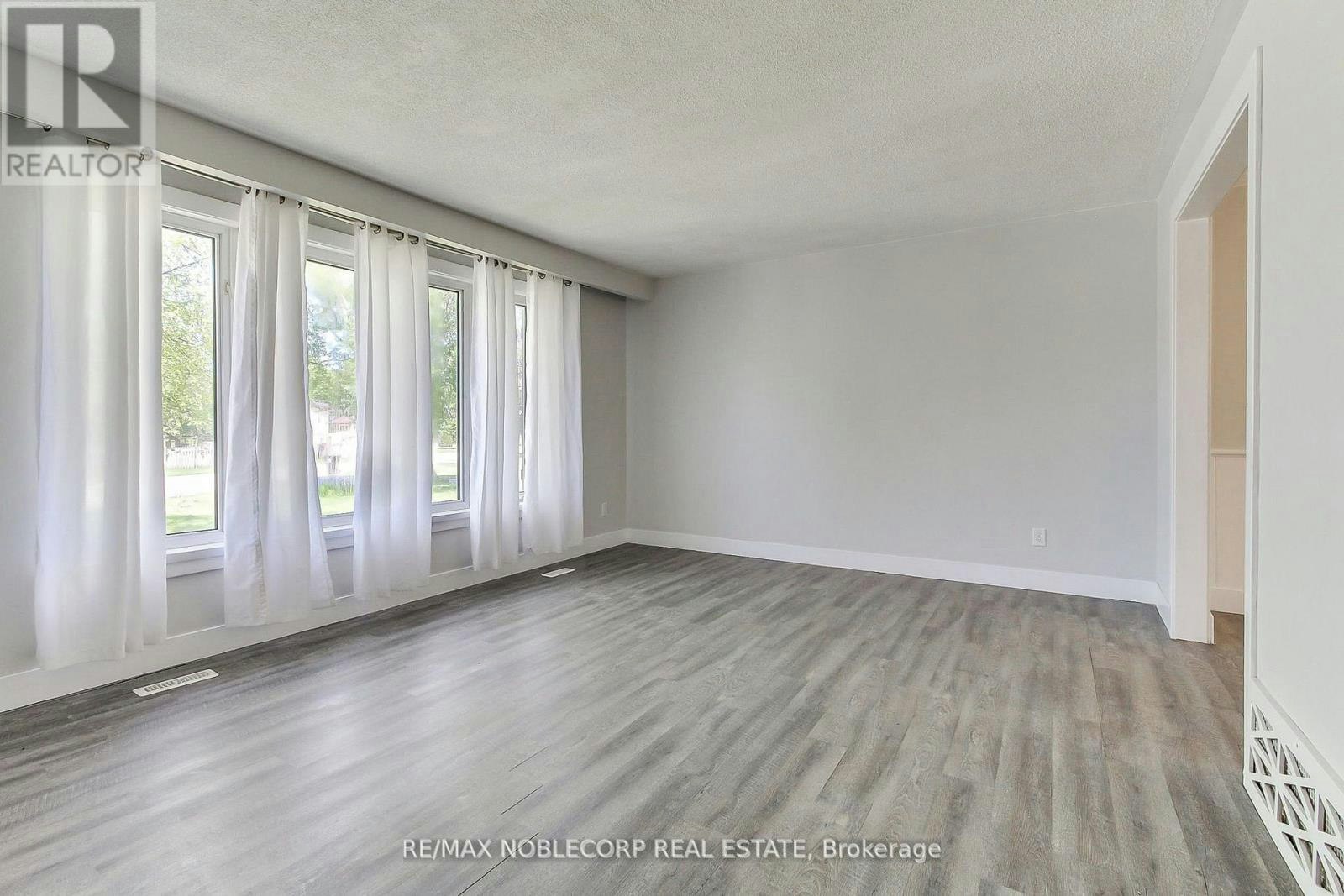 17 Larkdale Crescent, Essa, ON, L0M 1B0 - 10