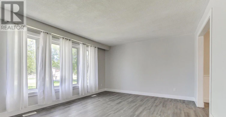17 Larkdale Crescent, Essa, ON, L0M 1B0 - 10