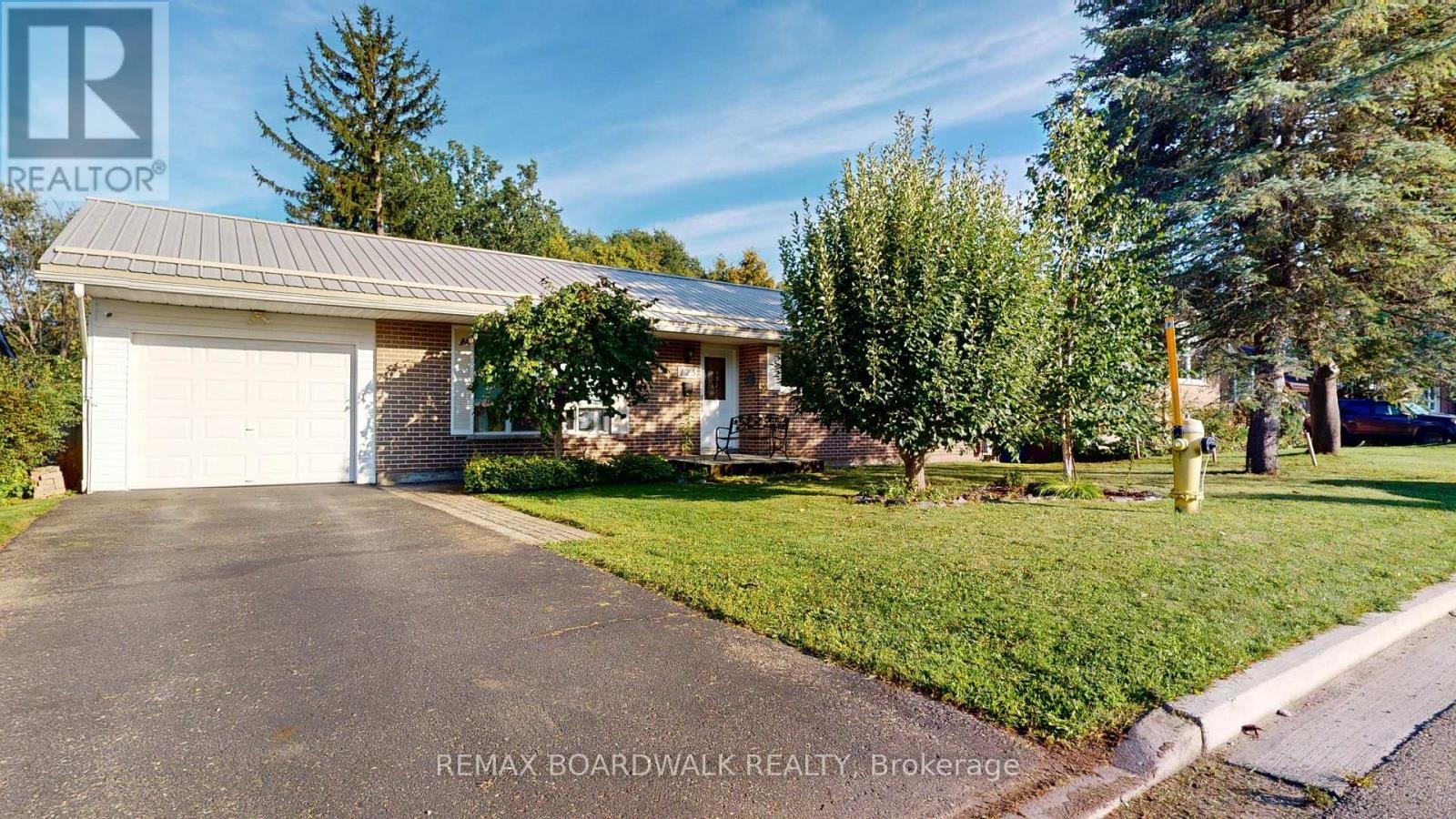 125 Front Avenue W, Brockville, ON, K6V 4J8