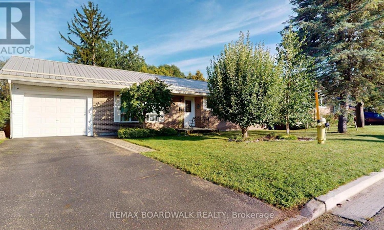 125 Front Avenue W