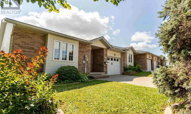 27 Village Court