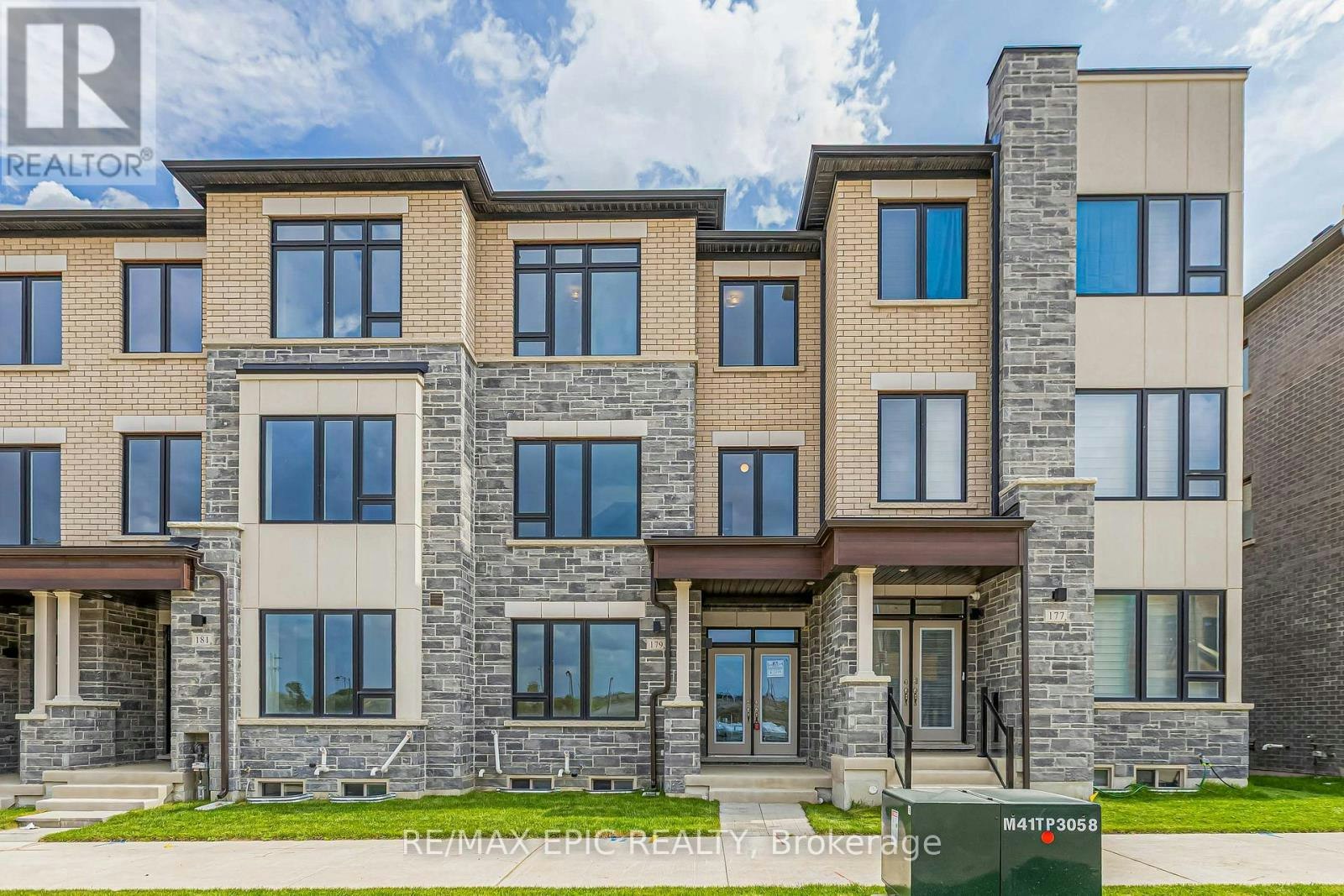 179 Vine Cliff Boulevard, Markham, ON, L6C 1A8 - 2