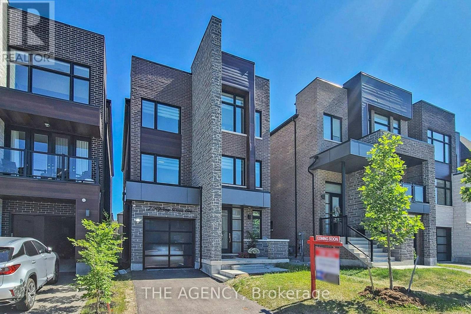 7 Kipling Grove Court, Toronto, ON, M9B 0C6