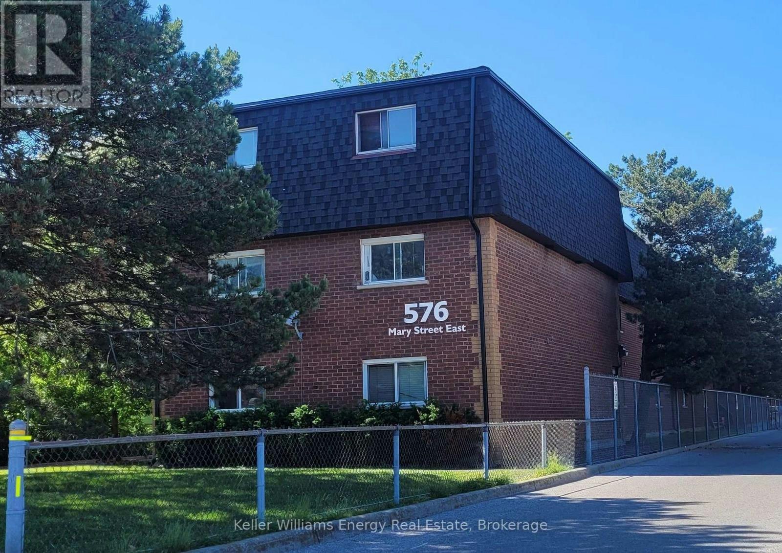 106-576 Mary Street E, Whitby, ON, L1N 2R3
