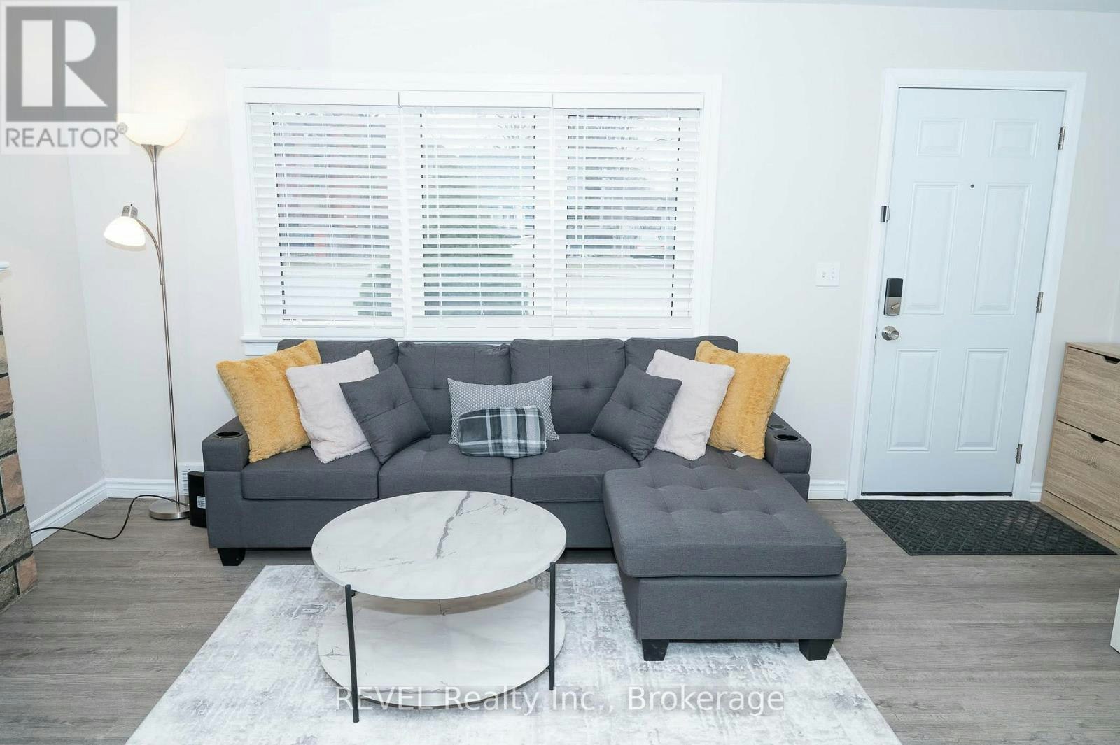 6482 Mcleod Road, Niagara Falls, ON, L2G 3G1 - 4
