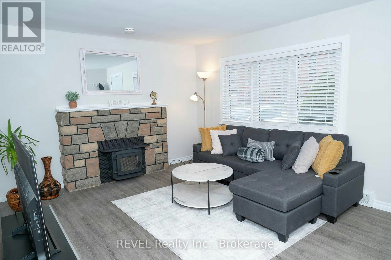 6482 Mcleod Road, Niagara Falls, ON, L2G 3G1 - 3