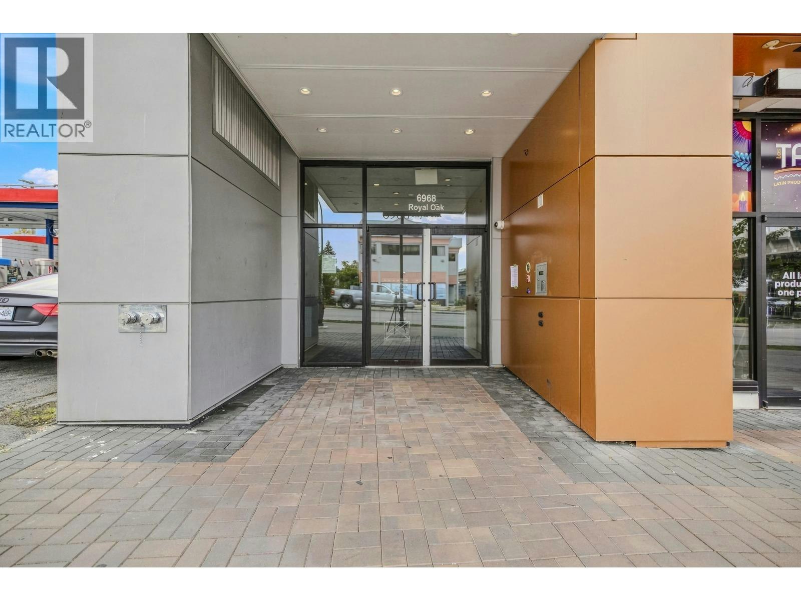 211-6968 Royal Oak Avenue, Burnaby, BC, V5J 4J3