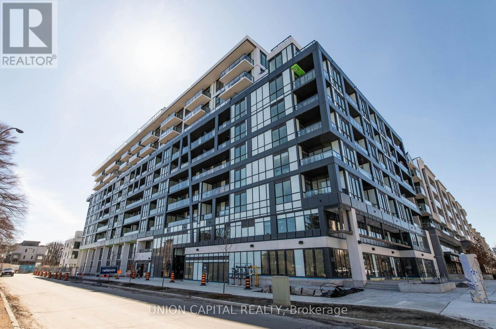228-6 Greenbriar Road, Toronto, ON, M2K 0H6