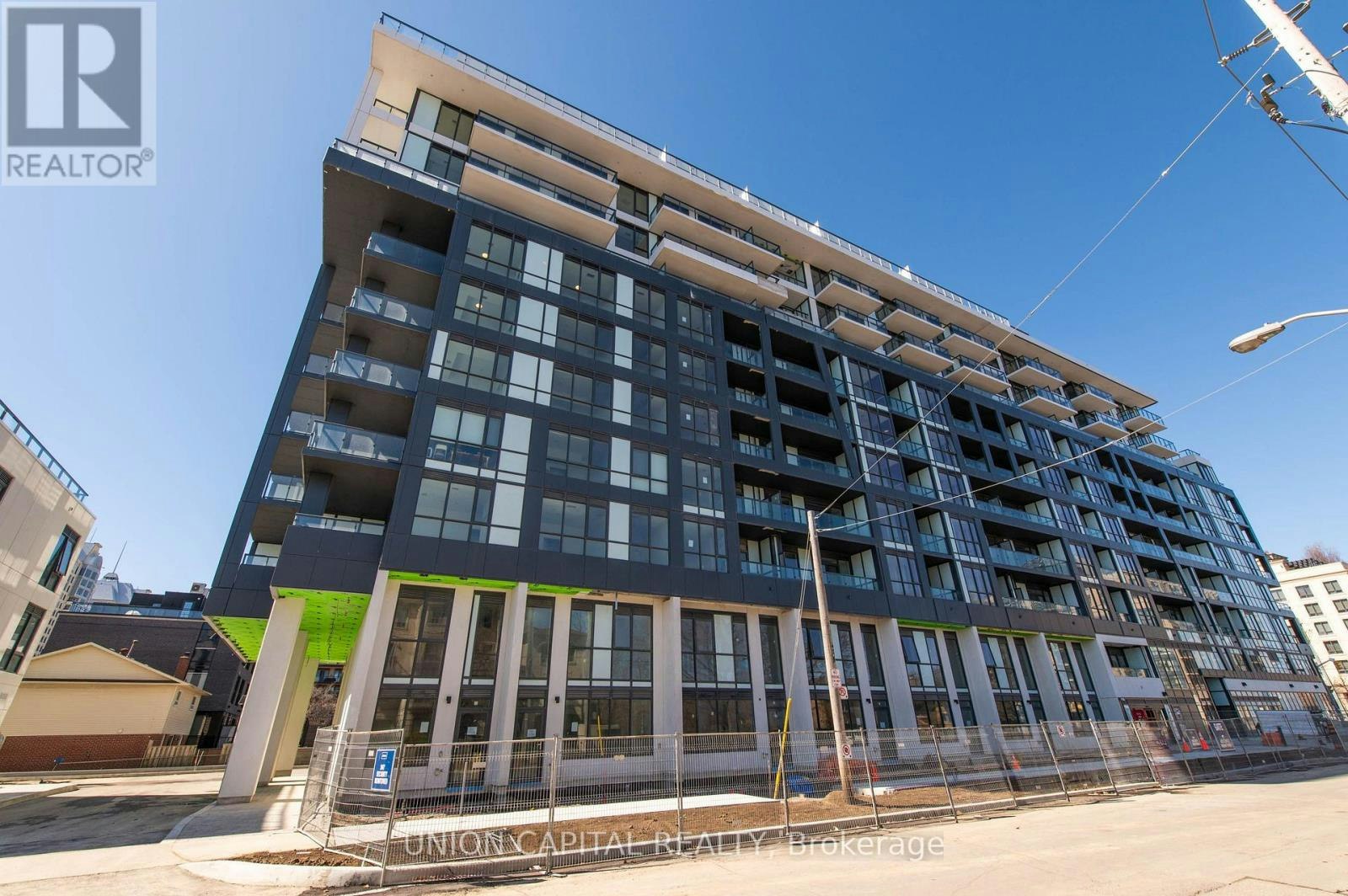 228-6 Greenbriar Road, Toronto, ON, M2K 0H6 - 2