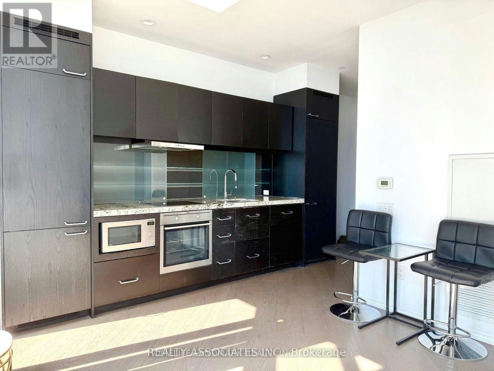 5202-45 Charles Street E, Toronto, ON, M4Y 0B8 - 4