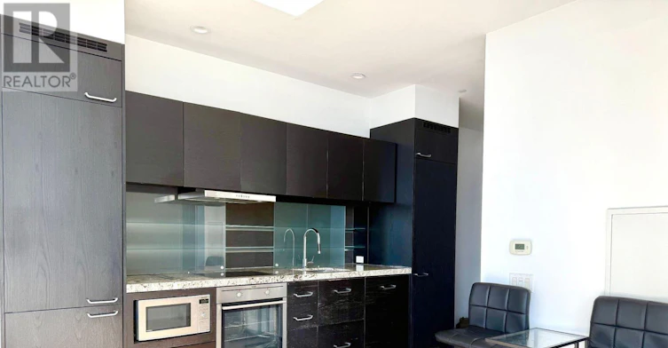 5202-45 Charles Street E, Toronto, ON, M4Y 0B8 - 4